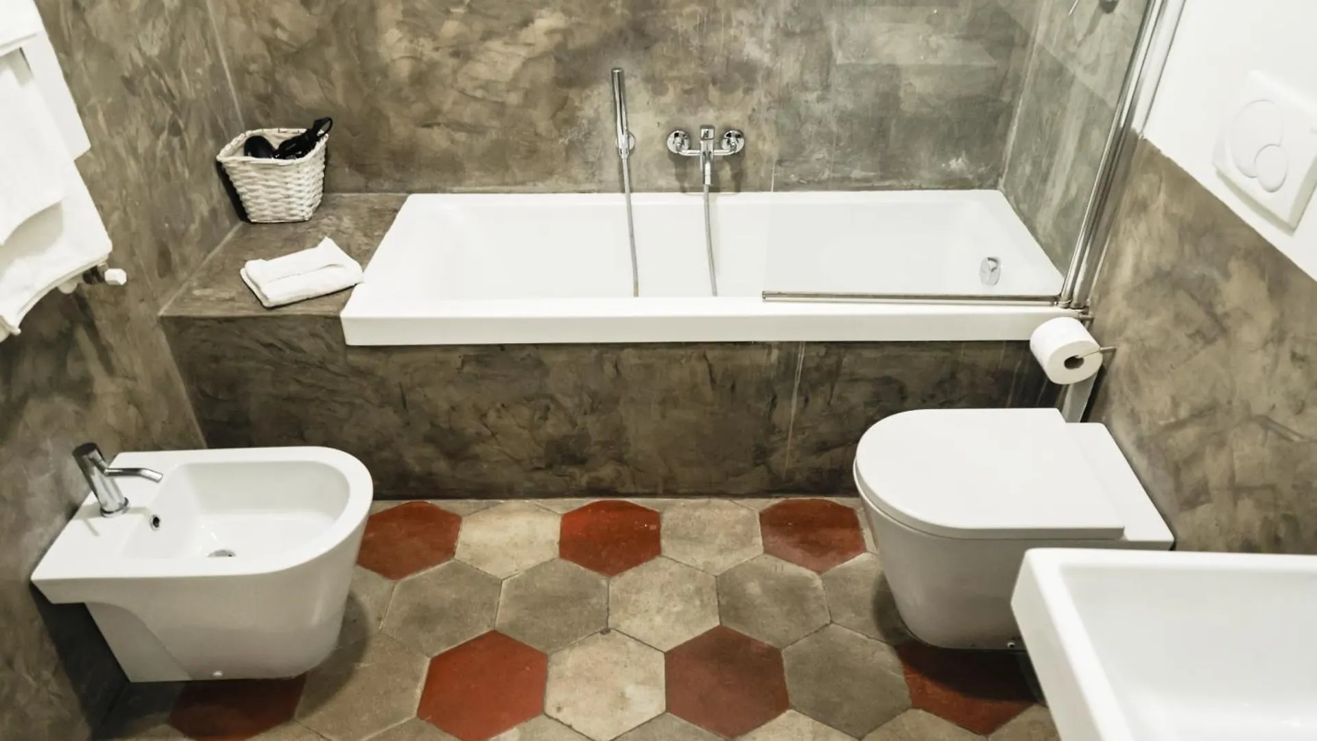 Stylish Roman Loft In Monti Area, Near Colosseum Apartment
